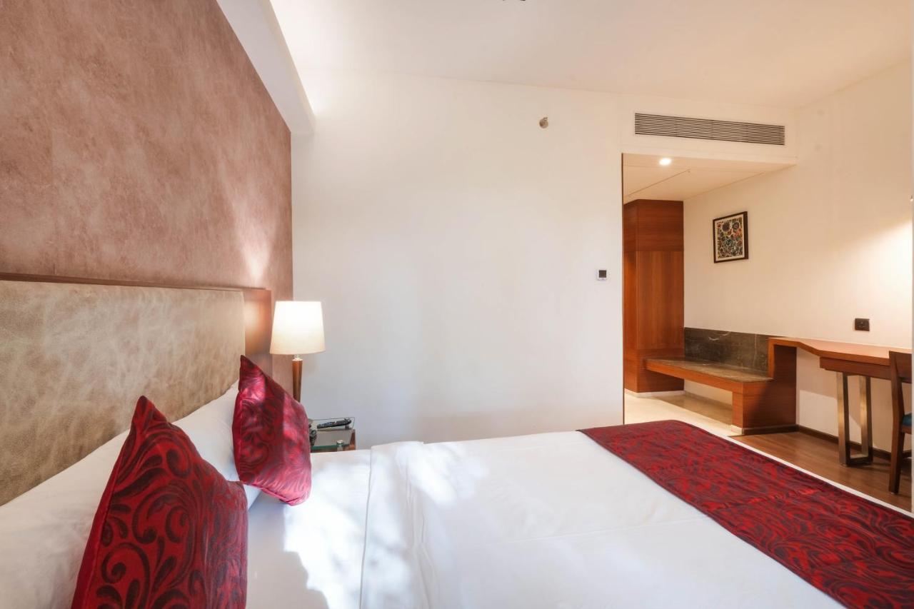 7 Apple Hotel - Viman Nagar Pune Esterno foto