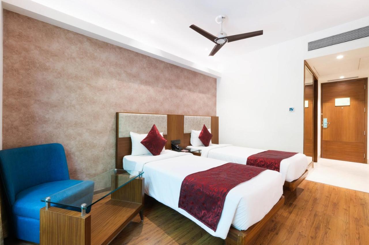 7 Apple Hotel - Viman Nagar Pune Esterno foto